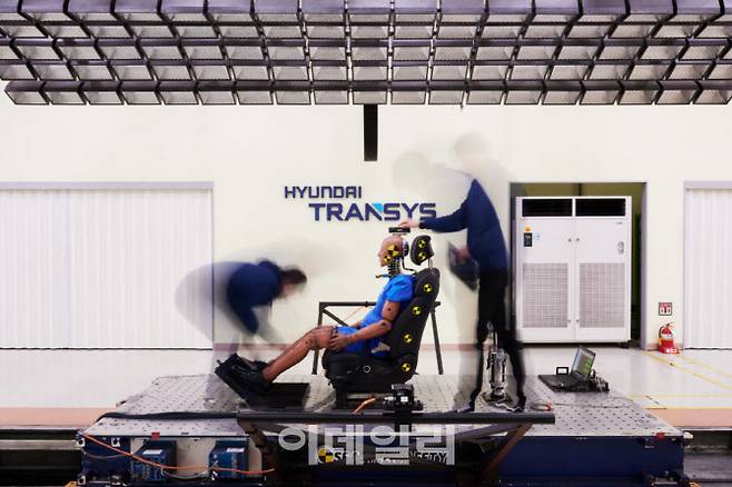 현대트랜시스의 자동차 시트 시험 현장.(사진=현대트랜시스)
