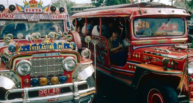 필리핀의 대표적인 대중교통 수단이자 명물로 꼽히는 합승 차량 '지프니'. CNN필리핀 캡처