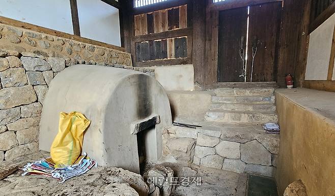 아지방의 아궁이 시설