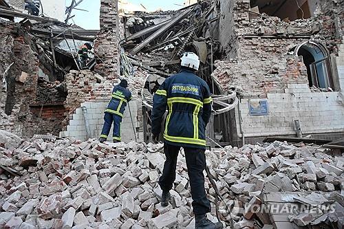 미사일 공격 받은 하르키우 건물 [AFP=연합뉴스 자료사진. 재판매 및 DB 금지]