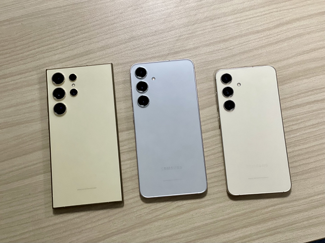 갤럭시S24 시리즈. 왼쪽부터 순서대로 울트라·플러스·일반 모델./사진=백유진 기자 byj@
