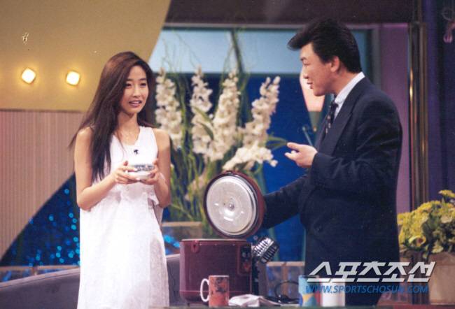 강수지(왼쪽)과 주병진. 스포츠조선DB