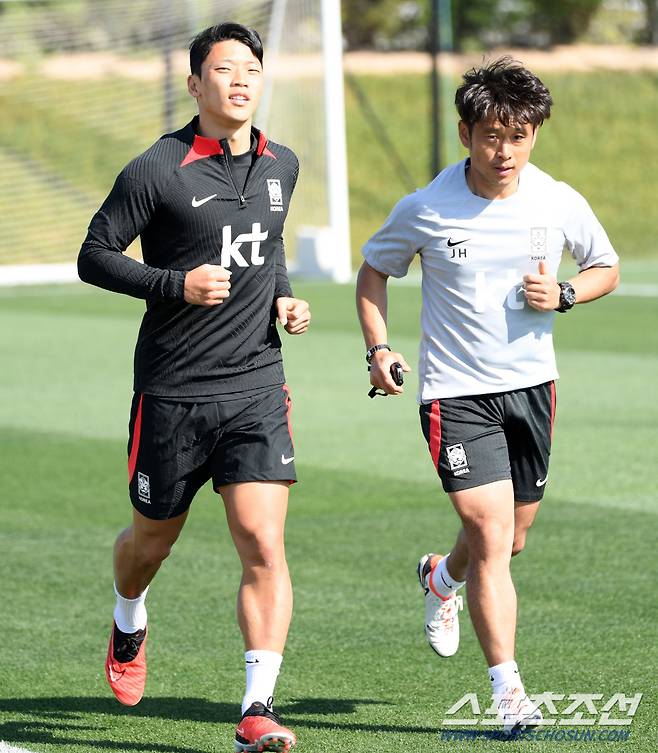 대한민국 축구대표팀이 21일(현지시간) 오전 카타르 도하 알 아글라 트레이닝 센터에서 회복훈련을 진행했다. 황희찬이 훈련을 소화하고 있다. 도하(카타르)=박재만 기자 pjm@sportschosun.com/2023.01.21/