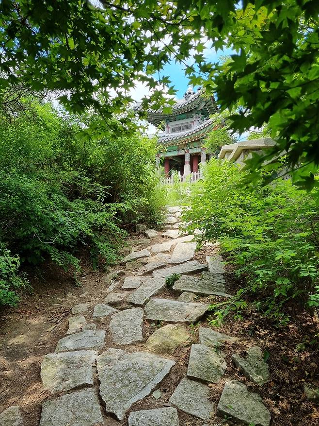 북한산 동장대 산성길 현재 모습. [배한철 기자]