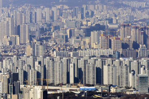 경기도 광주시 남한산성에 본 서울의 아파트 단지 모습. (사진=연합뉴스)