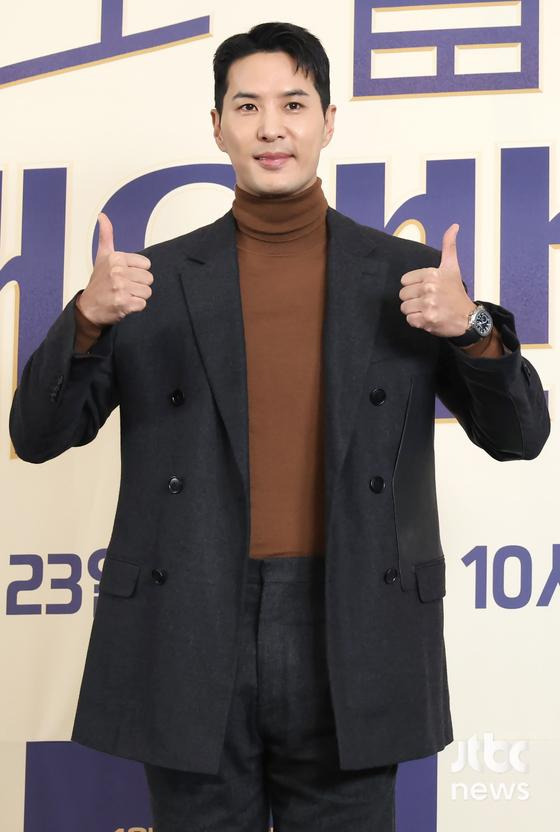 22일 오후 서울 마포구 상암동 스탠포드호텔에서 JTBC 예능 프로그램 '배우반상회' 제작발표회가 열렸다. 손창욱 CP, 정종욱 PD와 배우 김선영, 조한철, 김지석, 차청화가 참석했다. 박세완 엔터뉴스팀 기자 park.sewan@jtbc.co.kr (콘텐트비즈니스본부)