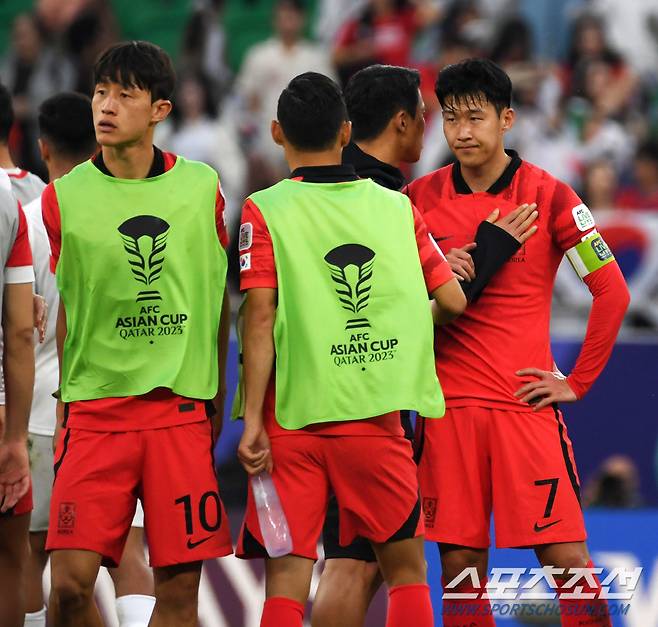 20일(현지시간) 카타르 도하 알투마마 스타디움에서 열린 2023 아시아축구연맹(AFC) 카타르 아시안컵 대한민국과 요르단의 경기. 무승부로 끝나자 대한민국 손흥민이 아쉬워하고 있다. 도하(카타르)=박재만 기자 pjm@sportschosun.com/2023.01.20/