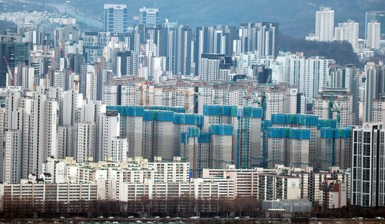 서울 중구 남산에서 바라본 서울 시내 아파트 밀집 지역의 모습. 연합뉴스