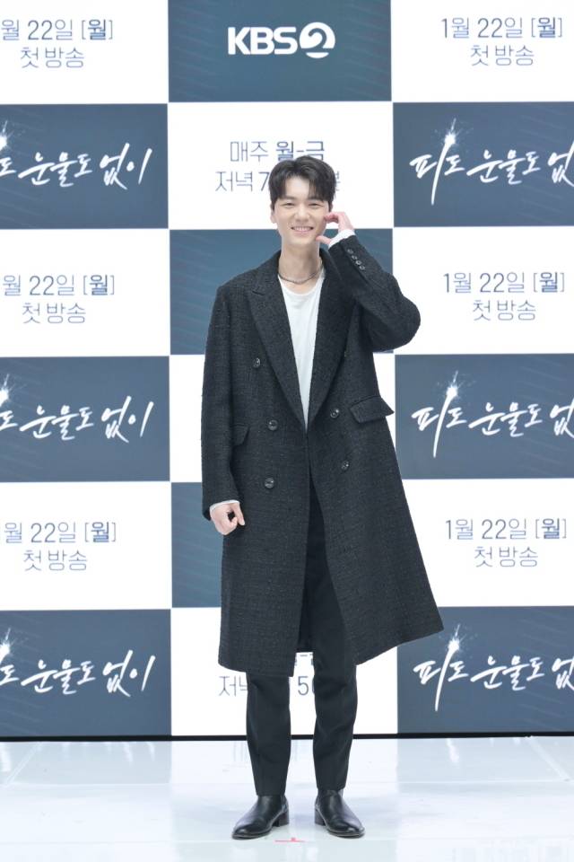 김신일 PD를 비롯해 배우 이소연, 하연주, 오창석, 장세현, 정찬, 박신우가 참석한 KBS 2TV '피도 눈물도 없이' 제작발표회. / KBS 2TV