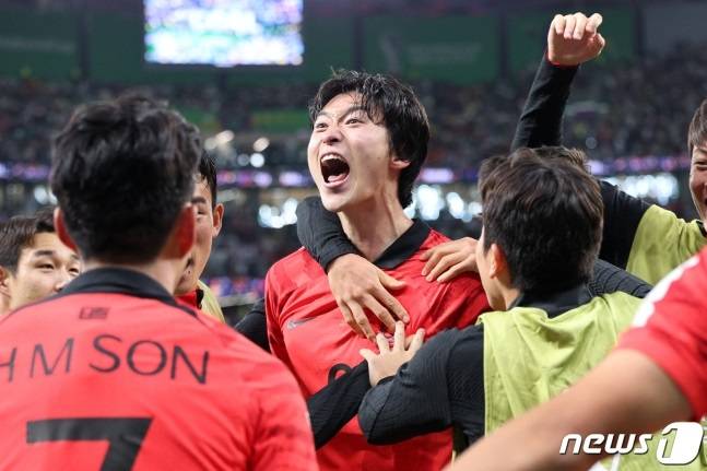 2022년 11월 카타르 알라이얀 에듀케이션 시티 스타디움에서 열린 '2022 FIFA 카타르 월드컵' 조별리그 H조 2차전 대한민국과 가나의 경기에서 조규성이 동점 골을 넣은 뒤 환호하고 있다. 2022.11.29. /뉴스1