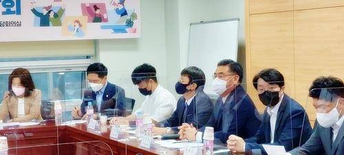 고아문제 관련 국회 긴급간담회 장면 [고아권익연대 제공]