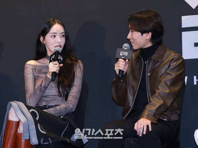 배우 이다희,, 가수 서은광이 24일 오전 서울 마포구 CJ ENM 센터에서 열린 '빌드업: 보컬 보이그룹 서바이벌' 제작발표회에 참석해 취재진과의 질의응답 시간을 갖고 있다. '빌드업'은 장르 무관 보컬에 자신 있고 보컬을 사랑하는 실력자들이 모여 최고의 보컬 보이그룹으로 거듭나는 신개념 보컬 서바이벌 프로그램. 오는 26일 금요일 밤 10시 10분 첫 방송. 서병수 기자 qudtn@edaily.co.kr /2024.01.24/