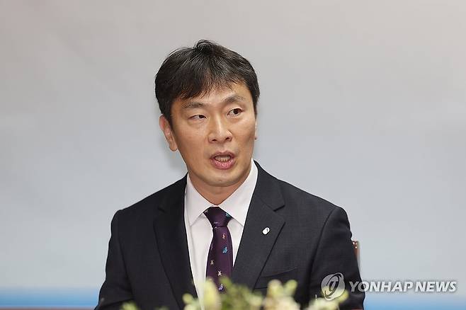 발언하는 이복현 금감원장 (서울=연합뉴스) 박동주 기자 = 이복현 금감원장이 11일 오전 서울 영등포구 금융감독원에서 열린 '민생 침해 보험사기 및 불법 개설 요양기관 범죄 척결을 위한 금융감독원-경찰청-국민건강보험공단 간 업무협약식'에서 발언하고 있다. 2024.1.11 pdj6635@yna.co.kr