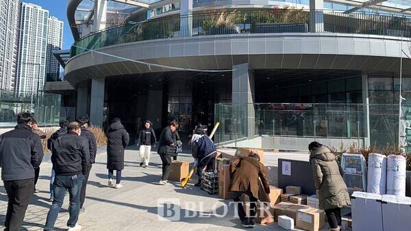 지난 24일 스타필드 수원 4번 게이트 앞. (사진=박재형 기자)