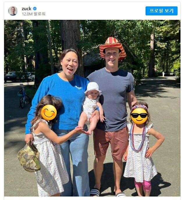 페이스북 설립자 마크 저커버그가 지난해 7월 자신의 페이스북에 공개한 가족 사진. 그는 처음으로 두 딸의 얼굴을 가리고 사진을 올렸다. 페이스북 캡처