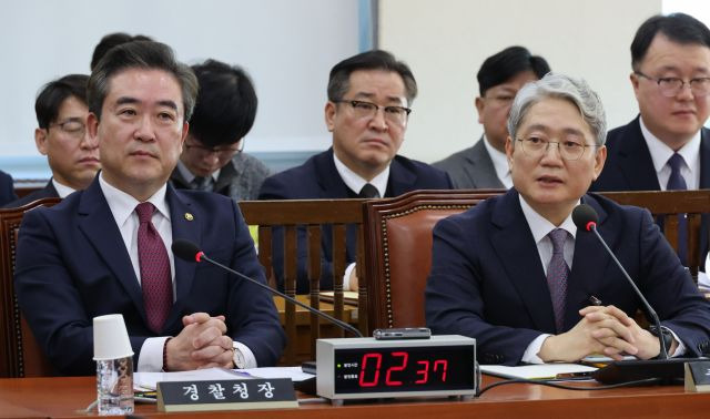 윤희근 경찰청장(왼쪽)과 우철문 부산경찰청장(오른쪽). 연합뉴스