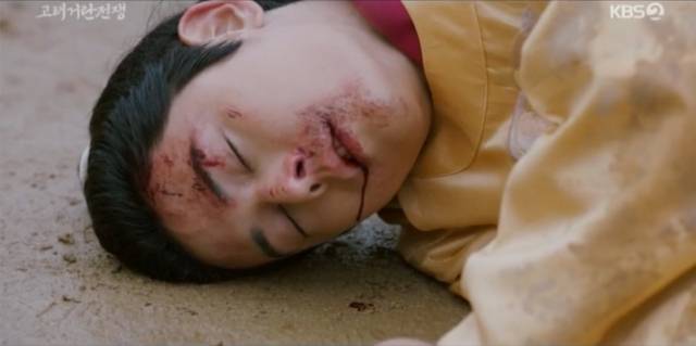 18회에서 말을 타고 가다 떨어진 현종(김동준). KBS '고려거란전쟁' 방송 캡처.