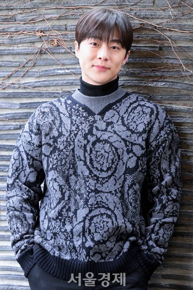 배우 배인혁이 9일 오후 서울 종로구 모처에서 진행된 MBC 새 금토드라마 '열녀박씨 계약결혼뎐'(극본 고남정/연출 박상훈) 종영 라운드 인터뷰에 앞서 포즈를 취하고 있다. 김규빈 기자