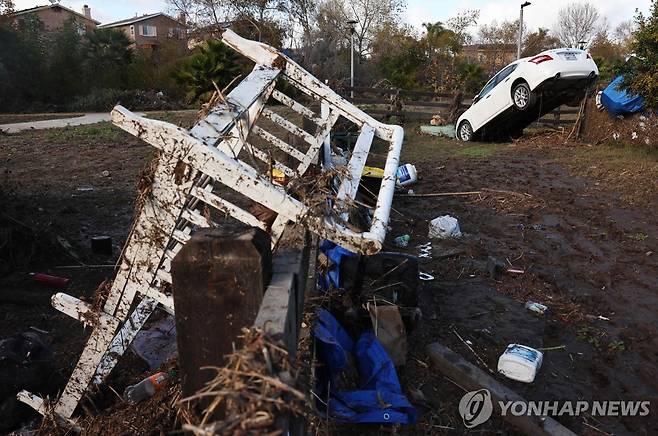 폭우로 침수 피해를 본 샌디에이고의 주택가 [AFP=연합뉴스. 재판매 및 DB 금지]