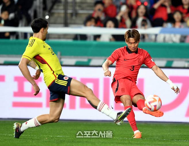 김진수가 지난해 3월24일 울산문수경기장에서 열린 콜롬비아와 축구 국가대표 평가전에서 크로스를 올리고 있다.  최승섭 기자 thunder@sportsseoul.com