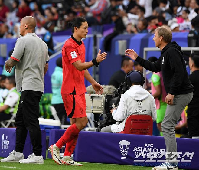 25일(현지시간) 카타르 알와크라 알자누브 스타디움에서 열린 2023 아시아축구연맹(AFC) 카타르 아시안컵 대한민국과 말레이시아의 경기. 후반 조규성이 빠지고 황희찬이 투입되고 있다. 알와크라(카타르)=박재만 기자pjm@sportschosun.com/2023.01.25/