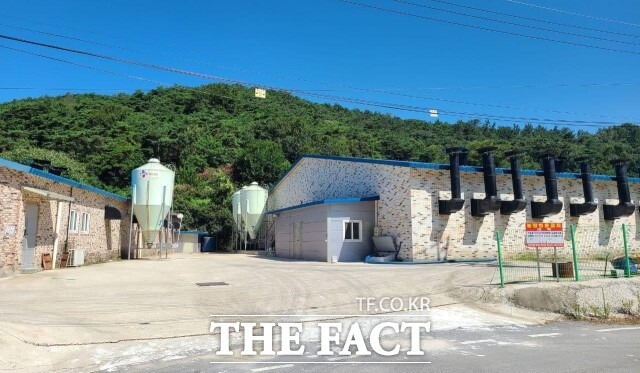 BM활성수는 주 3회(월, 수, 금) 오전 9시부터 오후 6시까지 공급하며 지역 내 축산농가라면 누구나 농업기술센터를 방문해 무료로 공급받을 수 있다. / 정읍시