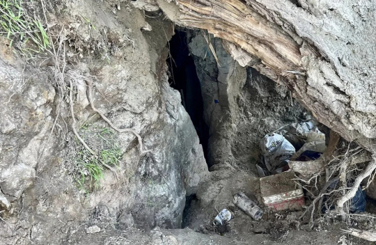 미국 캘리포니아주 모데스토에서 발견된 노숙자 동굴. 사진=모데스토 경찰