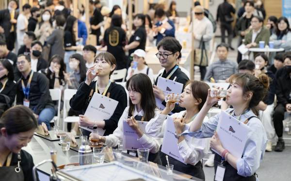 지난해 4월 부산에서 열린 ‘2023 코리아 내셔널 바리스타 챔피언십’ 현장. 국제신문DB