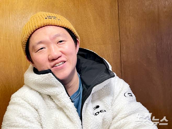 정통 역사 웹툰 '칼부림'의 고일권 작가와 노컷뉴스가 인터뷰 하고 있다. 김민수 기자