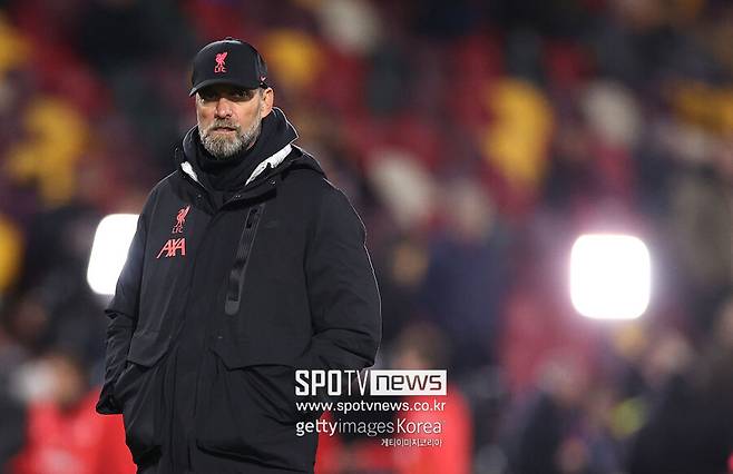 ▲ 클롭 감독은 2015년 리버풀의 지휘봉을 잡은 뒤, 리버풀의 명성을 다시 되찾는 데 성공했다. 당시 리버풀은 오랫동안 잉글랜드 프리미어리그와 유럽축구연맹 챔피언스리그(UCL) 우승을 갈망해 왔다. 클롭 감독은 부임과 동시에 리버풀에 본인의 색깔을 입혔다. 여기에 더해 모하메드 살라, 사디오 마네, 페어질 반 다이크 등을 영입하며 선수단을 강화시켰다.