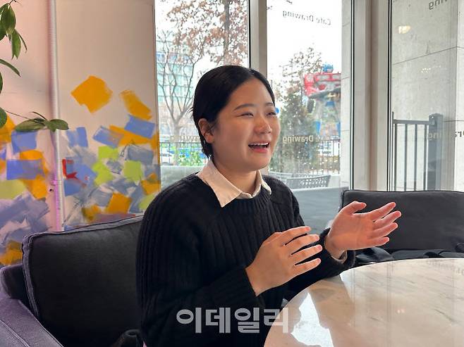 박지현 전 더불어민주당 비상대책위원장이 지난달 서울 송파구의 한 카페에서 이데일리와 인터뷰를 하고 있다.(사진=이수빈 기자)