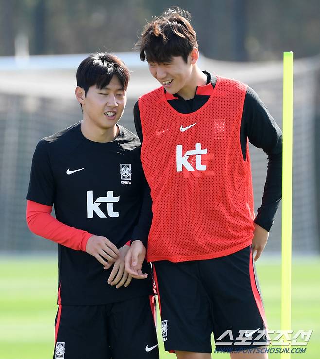 대한민국 축구대표팀이 12일(현지시간) 오전 카타르 도하 알 아글라  훈련장에서 훈련을 진행했다. 이강인, 김지수가 훈련을 소화하고 있다. 도하(카타르)=박재만 기자 pjm@sportschosun.com/2023.01.12/