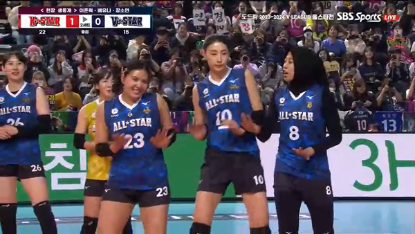 김연경(가운데). ⓒSBS SPORTS 중계화면 캡처