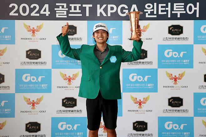 [서울=뉴시스] 2024 골프T KPGA 윈터투어 1ȸ 대회_ 우승자 김종학. 2024.01.27. (사진=KPGA 제공) *재판매 및 DB 금지