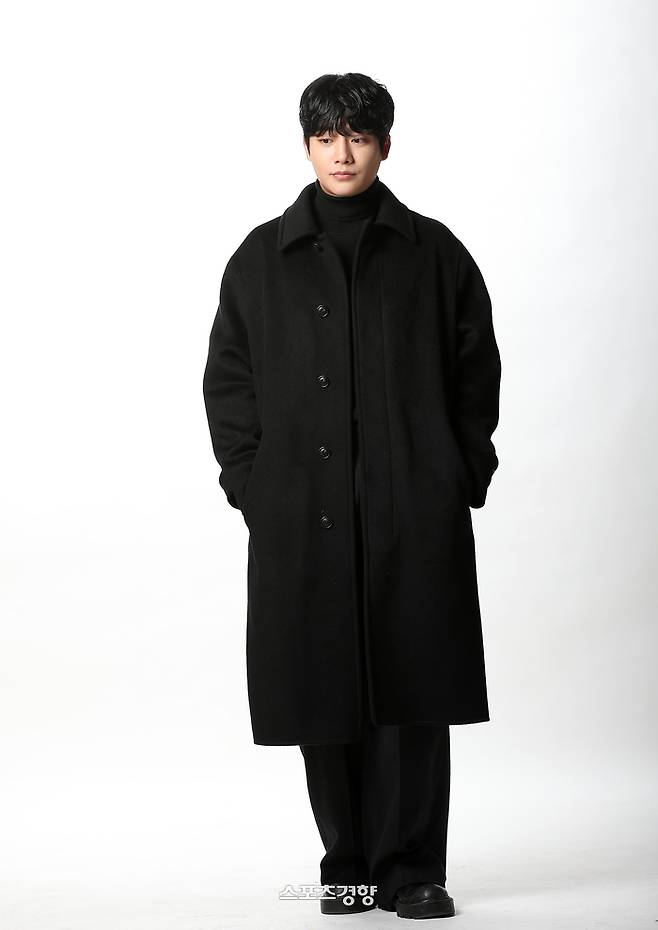 KBS2 일일드라마 ‘우아한 제국’에 출연한 배우 강율이 16일 스포츠경향과 인터뷰에 앞서 포즈를 취하고 있다. 2024.1.16. 정지윤 선임기자