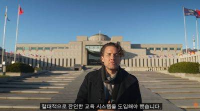 미국의 유명 작가이자 인플루언서 마크 맨슨 [이미지 출처=마크 맨슨 유튜브 채널 캡처]