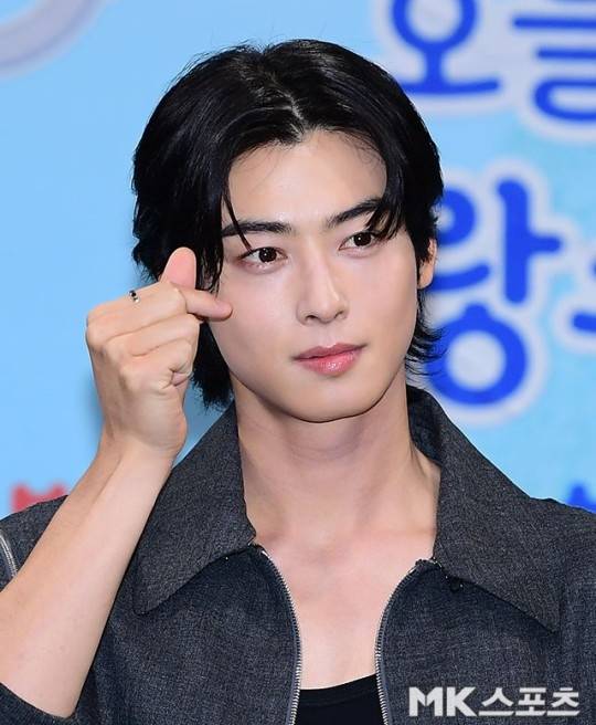 가수 차은우가 때 아닌 미모의 외국 여성과 열애설에 휩싸인 가운데 그 진실이 공개돼 눈길을 모았다. 사진=김영구 기자