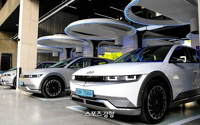 고도화된 초고속 충전 인프라. 인프라 설치 비용이 상당하기에 여러모로 시장이 축소되면 부담이 커질 수 밖에 없다.