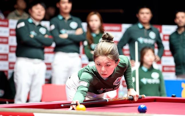 샷을 준비하는 김가영. /사진=PBA 투어