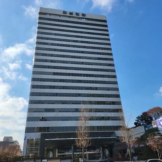 대한건설협회,건설공제조합 등의 사무실이 있는 강남구 논현동 건설회관 빌딩. 함종선 기자