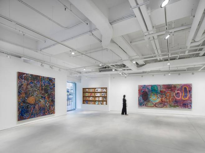 An installation view of Zhang Enli's solo exhibition "Faces" at Hauser & Wirth's new space at 8 Queen’s Road Central in Hong Kong (Courtesy of the gallery and artist)