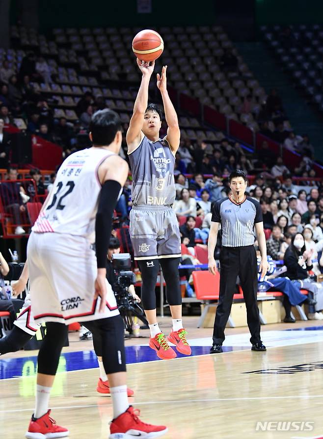 [서울=뉴시스]프로농구 KCC 허웅. (사진=KBL 제공)