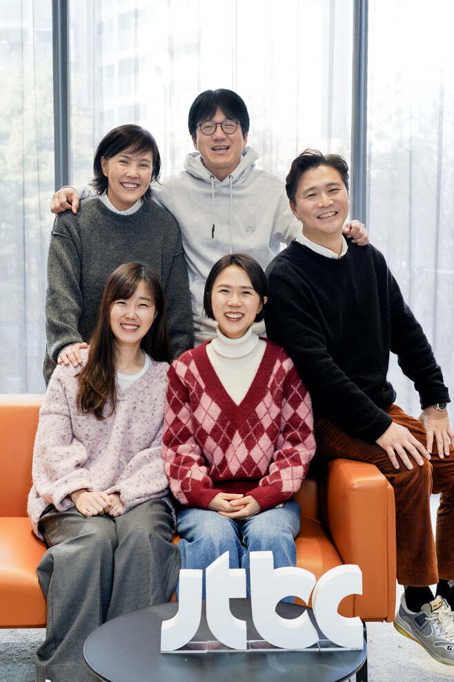 JTBC 2024 예능기자간담회 단체 사진.