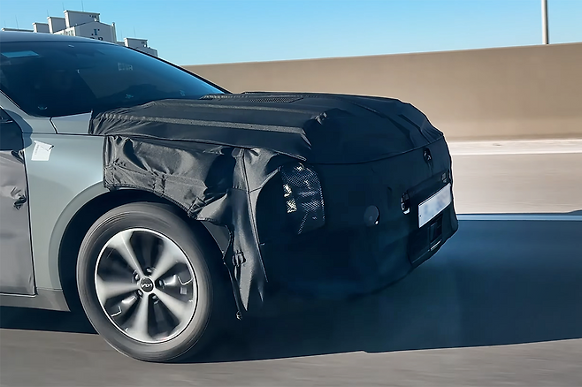 기아 K8 페이스리프트 스파이샷(사진=모비)