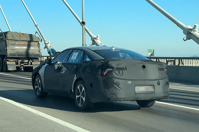 기아 K8 페이스리프트 스파이샷(사진=모비)