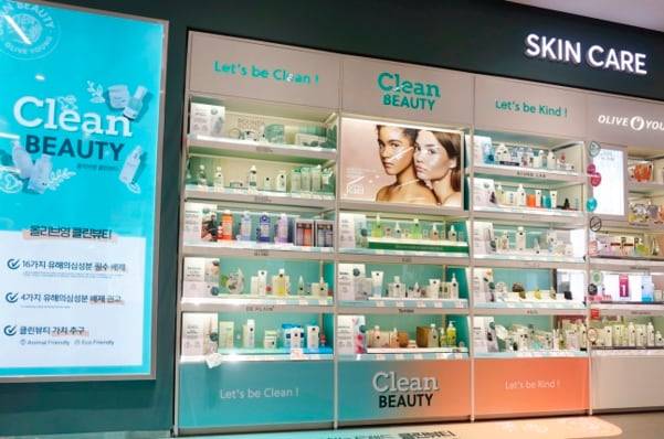 올리브영 명동 플래그십 스토어에 새롭게 마련된 '클린 뷰티 존'. 인체에 유해한 성분을 전혀 사용하지 않는 제품을 의미하는 클린 뷰티는 화장품 산업의 새로운 트렌드로 떠오르고 있다./CJ올리브영