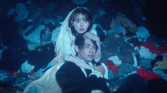 아이유 '러브 윈스 올' 뮤직비디오. 사진=아이유 유튜브 갈무리