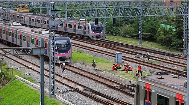 국토교통부가 국민 생활과 밀접한 도로, 철도 등 15종의 기반시설의 급속한 노후화를 예방하고 선제적 관리를 위해 2020~2023년 실시한 ‘일상에 안전을 더하는 인프라 총조사’ 결과를 30일 발표했다.ⓒ연합뉴스