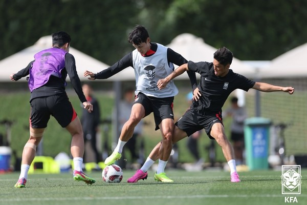 박용우(중간), 이순민(오른쪽). 대한축구협회