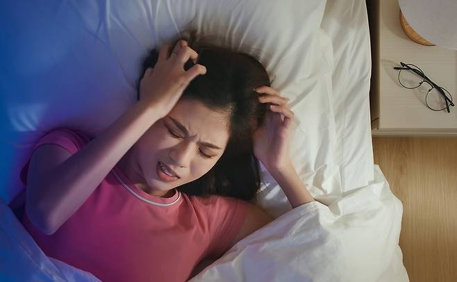 밤마다 잠을 설친다면 하지불안증후군, 수면무호흡증, 수면 놀람증, 야간뇨 등 때문일 수 있다./사진=클립아트코리아